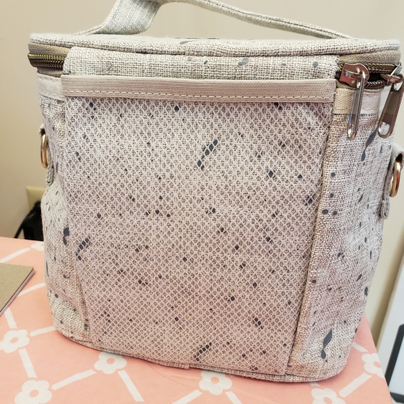 Young Living insulated lunch tote - Picture 5 of 7